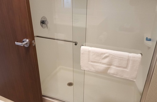 Oswego Hotel | Holiday Inn Express & Suites Oswego by IHG