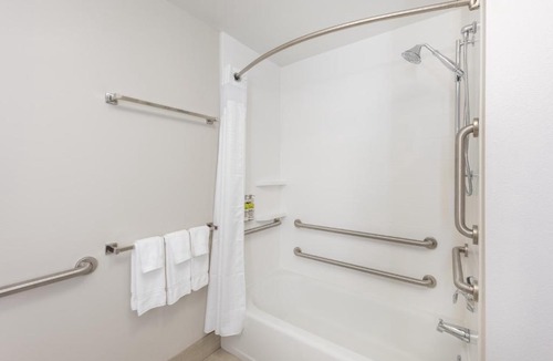 Ottawa Hotel | Holiday Inn Express & Suites - Ottawa by IHG