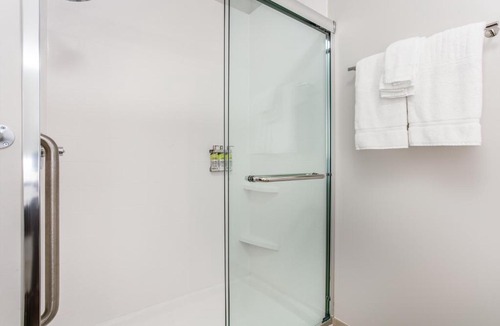 Ottawa Hotel | Holiday Inn Express & Suites - Ottawa by IHG