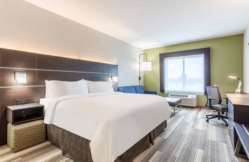 Ottawa Hotel | Holiday Inn Express & Suites Ottawa by IHG