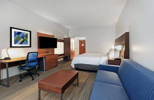 Owasso Hotel | Holiday Inn Express & Suites Tulsa Northeast - Owasso by IHG