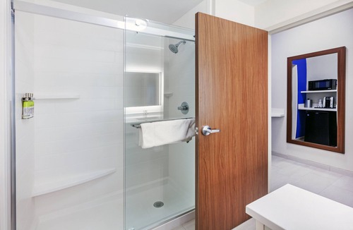 Owasso Hotel | Holiday Inn Express & Suites Tulsa Northeast - Owasso by IHG