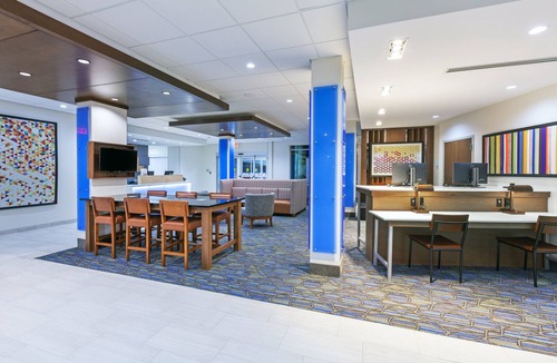 Owasso Hotel | Holiday Inn Express & Suites Tulsa Northeast - Owasso by IHG
