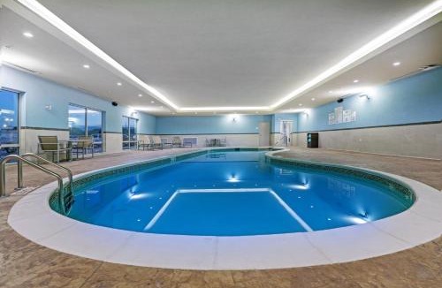 Parsons Hotel | Holiday Inn Express & Suites - Parsons by IHG