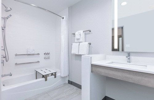 Plano Hotel | Holiday Inn Express & Suites Dallas – Plano North by IHG