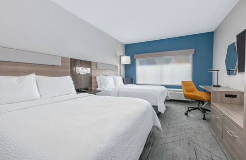 Plano Hotel | Holiday Inn Express & Suites Dallas – Plano North by IHG