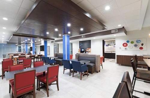 Purcell Hotel | Holiday Inn Express & Suites Purcell by IHG