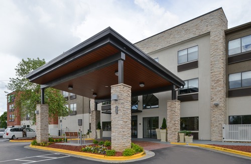 Southeast Raleigh Hotel | Holiday Inn Express & Suites Raleigh NE - Medical Ctr Area