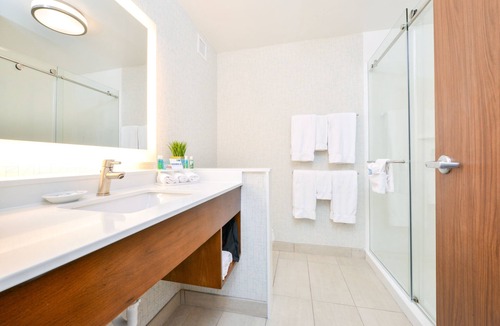 Salem Hotel | Holiday Inn Express & Suites Salem by IHG