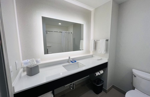 Salinas Hotel | Holiday Inn Express & Suites Salinas by IHG