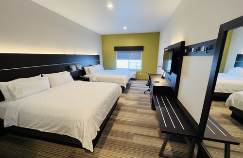 Salinas Hotel | Holiday Inn Express & Suites Salinas by IHG