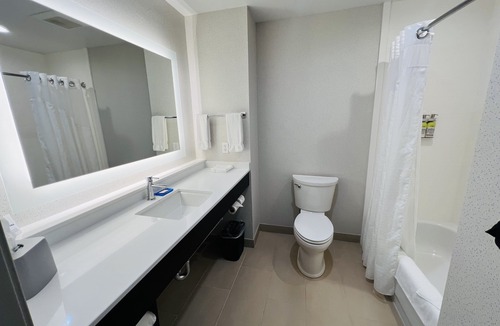 Salinas Hotel | Holiday Inn Express & Suites Salinas by IHG