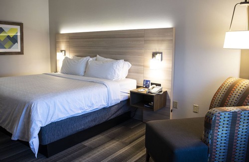 Sedalia Hotel | Holiday Inn Express & Suites Sedalia by IHG