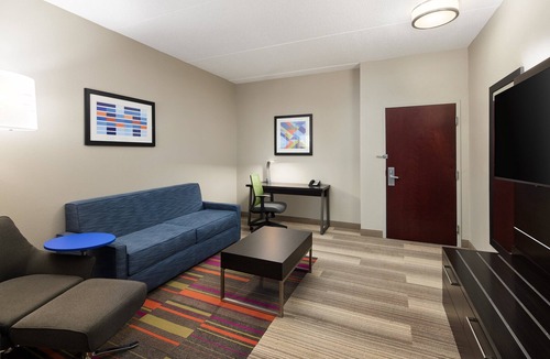 Seymour Hotel | Holiday Inn Express & Suites Seymour by IHG
