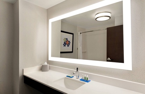 Shawnee Hotel | Holiday Inn Express & Suites Shawnee by IHG