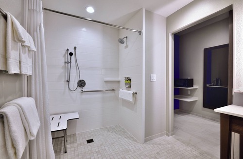 Spring Hotel | Holiday Inn Express & Suites Spring - Woodlands Area by IHG