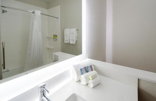Taylor Hotel | Holiday Inn Express & Suites Taylor by IHG