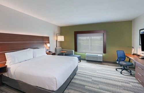 South Tulsa Hotel | Holiday Inn Express & Suites Tulsa South - Woodland Hills by IHG