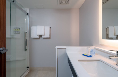 Downtown Tulsa Hotel | Holiday Inn Express & Suites Tulsa Downtown by IHG