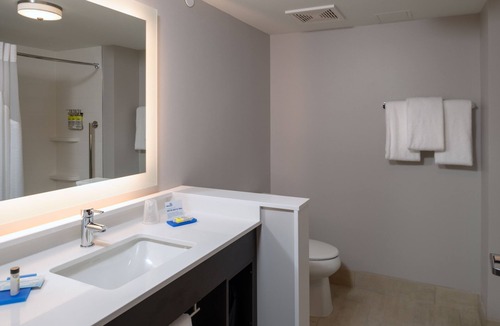 Downtown Tulsa Hotel | Holiday Inn Express & Suites Tulsa Downtown by IHG