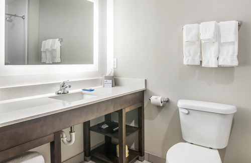 Tulsa Hotel | Holiday Inn Express & Suites Tulsa East - Catoosa by IHG