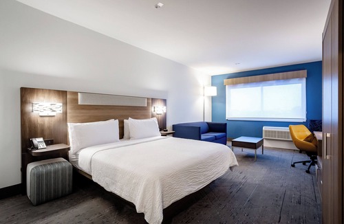 East Riverside Hotel | Holiday Inn Express & Suites Waco Downtown by IHG