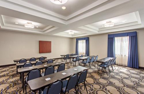 Wharton Hotel | Holiday Inn Express & Suites Wharton by IHG