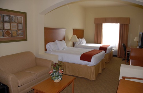 Zapata Hotel | Holiday Inn Express & Suites Zapata by IHG