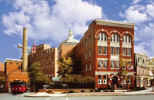 Utica Hotel | Holiday Inn Express & Suites Utica by IHG