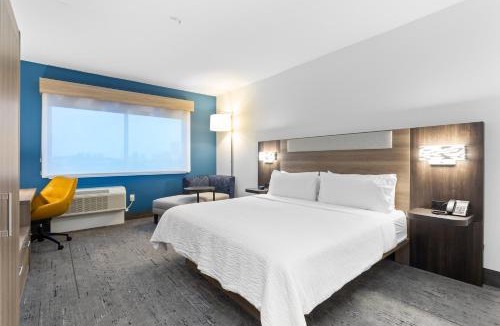East Riverside Hotel | Holiday Inn Express & Suites Waco Downtown by IHG