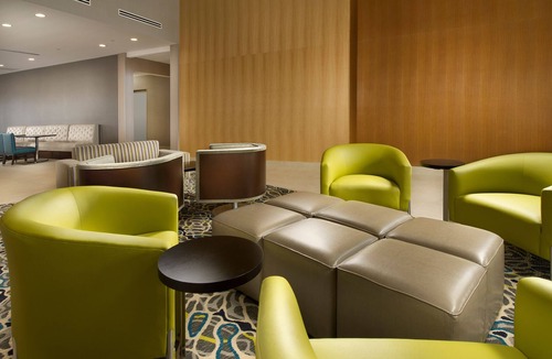 Waco Hotel | Holiday Inn Express & Suites Waco South by IHG