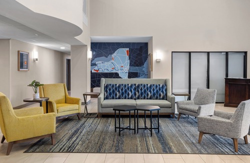 Lindbergh Lawns Hotel | Holiday Inn Express Syracuse Fairgrounds by IHG