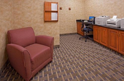 Lindbergh Lawns Hotel | Holiday Inn Express Syracuse-Fairgrounds by IHG