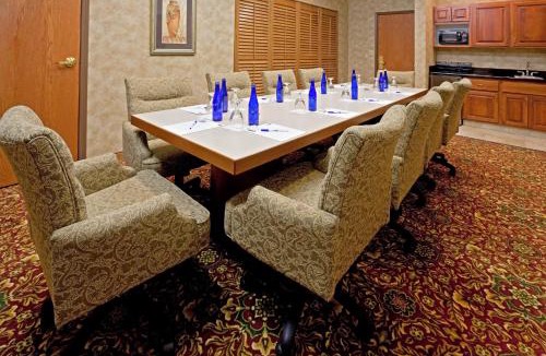 Lindbergh Lawns Hotel | Holiday Inn Express Syracuse-Fairgrounds by IHG