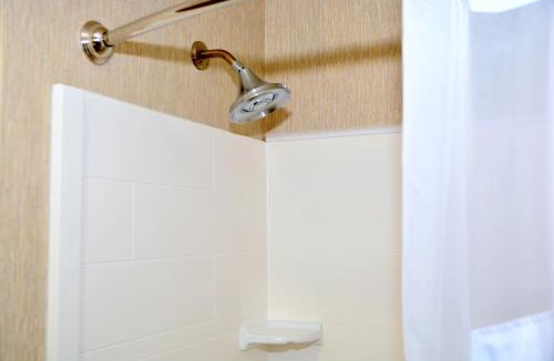 Tomball Hotel | Holiday Inn Express Tomball by IHG