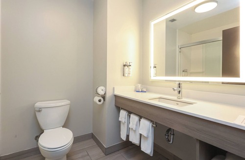 South Tulsa Hotel | Holiday Inn Express Tulsa South Bixby by IHG
