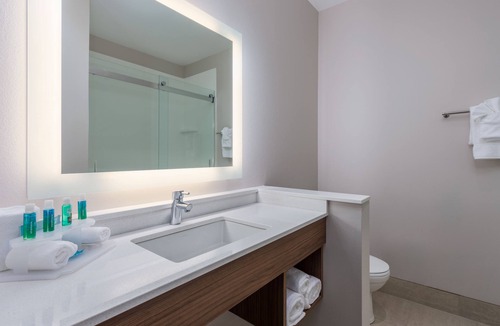 Chesterfield Hotel | Holiday Inn Express & Suites St. Louis - Chesterfield by IHG