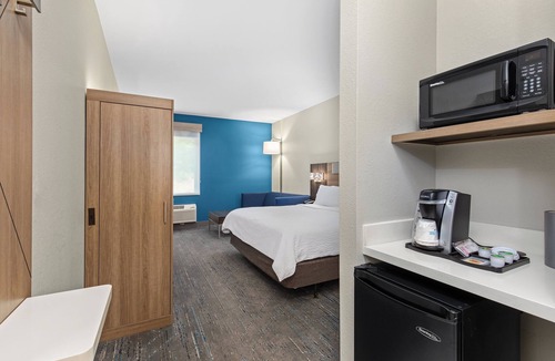 Hurricane Mills Hotel | Holiday Inn Express Hurricane by IHG