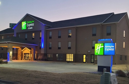 Junction City Hotel | Holiday Inn Express & Suites Junction City by IHG