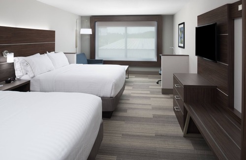 Kingdom City Hotel | Holiday Inn Express & Suites Kingdom City by IHG