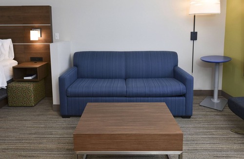 Madisonville Hotel | Holiday Inn Express & Suites Madisonville by IHG