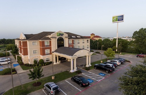 Mount Pleasant Hotel | Holiday Inn Express Hotel & Suites Mount Pleasant, an IHG Hotel