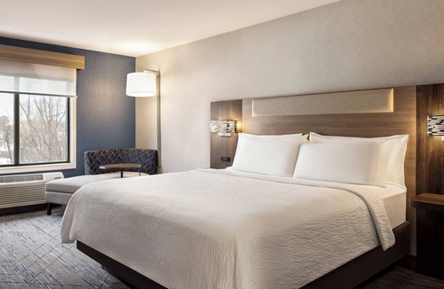 North Syracuse Hotel | Holiday Inn Express Syracuse Airport by IHG
