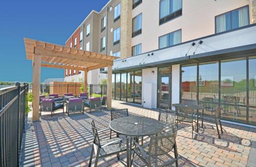 South Oklahoma City Hotel | Holiday Inn Express & Suites Oklahoma City Mid - Arpt Area by IHG