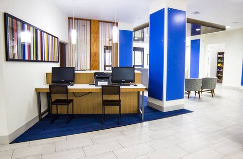 Seguin Hotel | Holiday Inn Express Hotel & Suites Seguin, an IHG Hotel