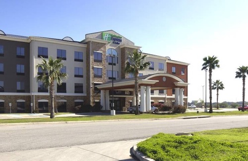 Seguin Hotel | Holiday Inn Express Hotel & Suites Seguin, an IHG Hotel