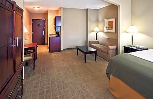 Shawnee Hotel | Holiday Inn Express Hotel & Suites Shawnee I-40, an IHG Hotel