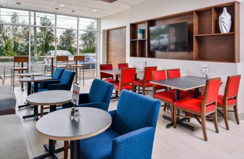 Siloam Springs Hotel | Holiday Inn Express & Suites - Siloam Springs by IHG