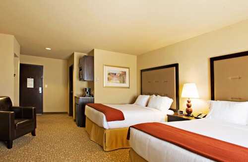 Wichita Falls Hotel | Holiday Inn Express & Suites Wichita Falls by IHG