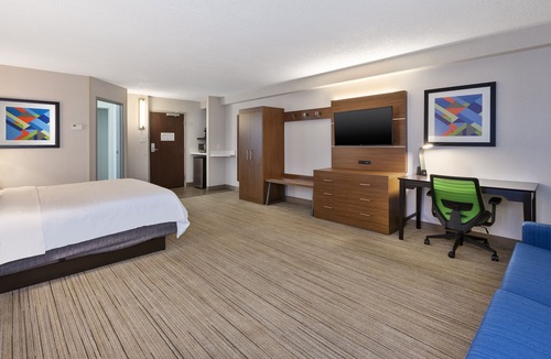 Waldorf Hotel | Holiday Inn Express Waldorf by IHG